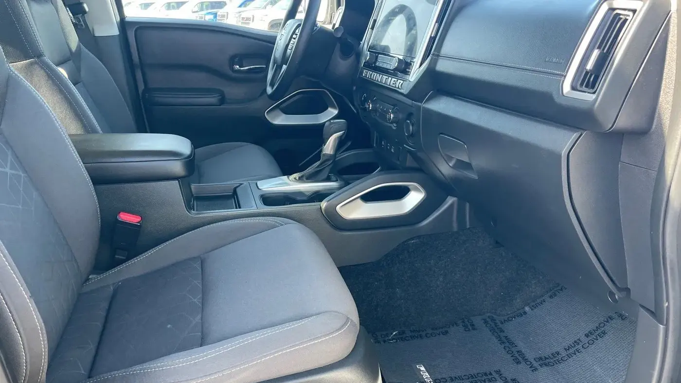 2025 Nissan Frontier SL