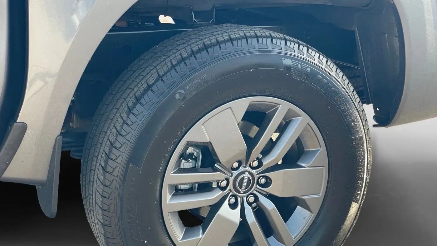 2025 Nissan Frontier SL