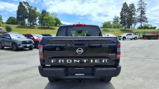 2022 Nissan Frontier S