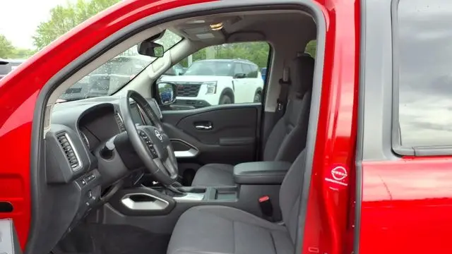 2024 Nissan Frontier SV