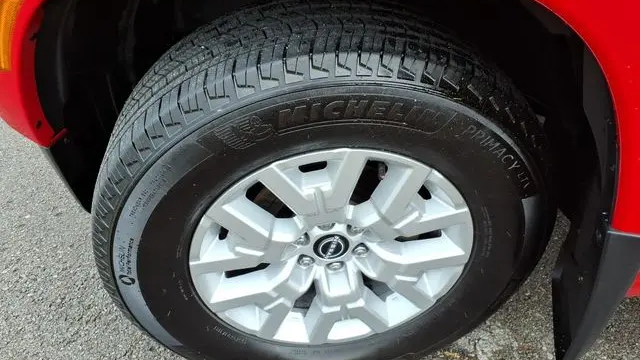 2024 Nissan Frontier SV