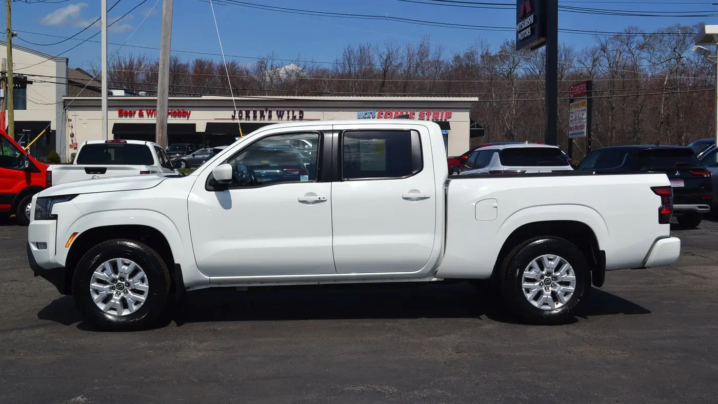 2023 Nissan Frontier SV