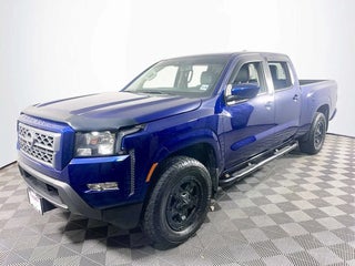 2022 Nissan Frontier with Deep Blue Pearl Exterior