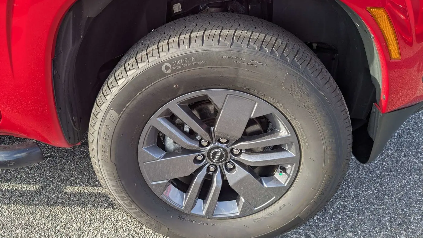 2025 Nissan Frontier SV