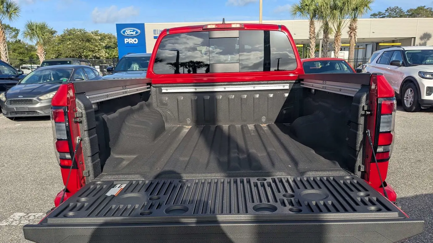 2025 Nissan Frontier SV