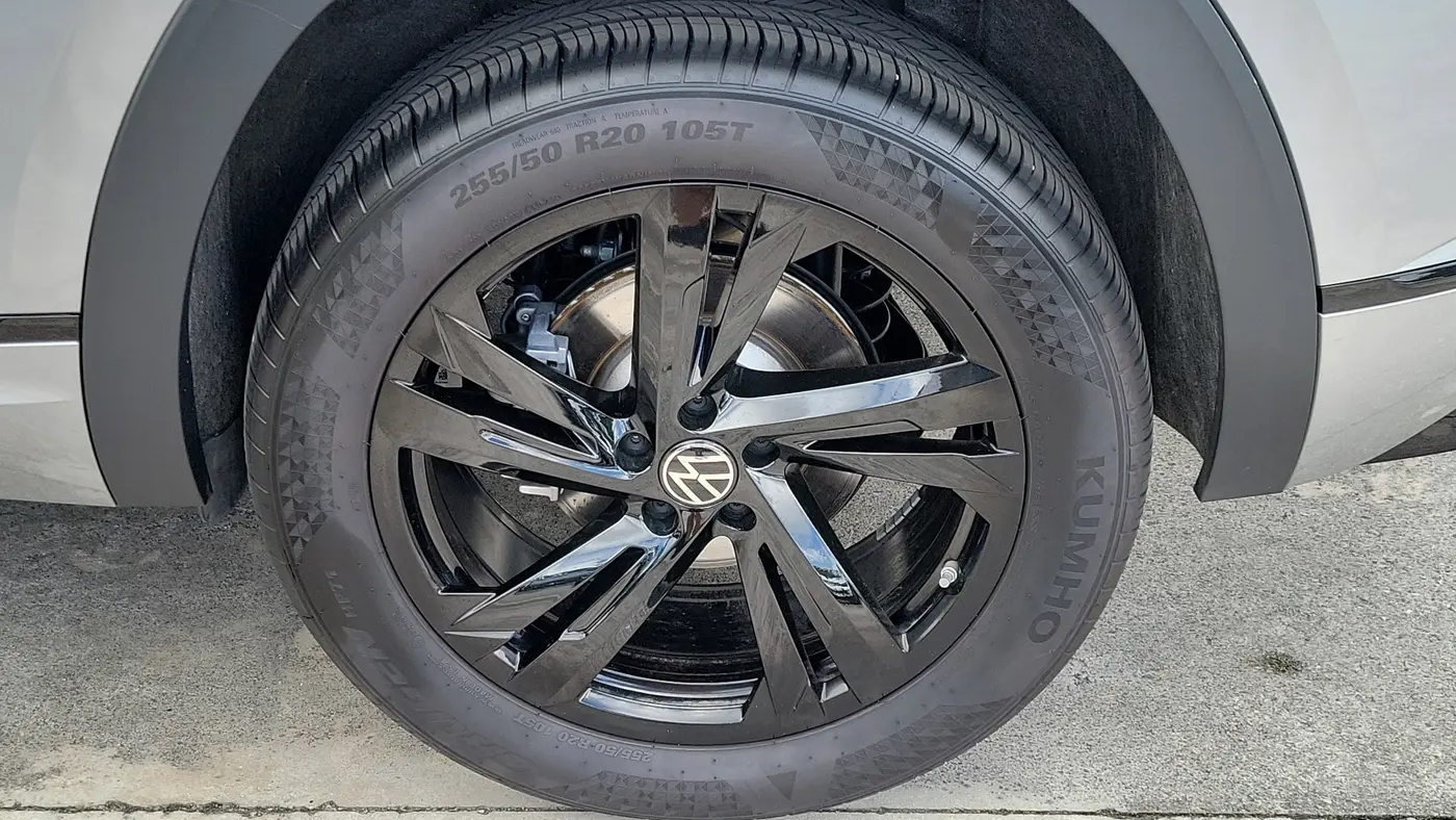 2026 Volkswagen Atlas Cross Sport SEL R-Line Black 4Motion