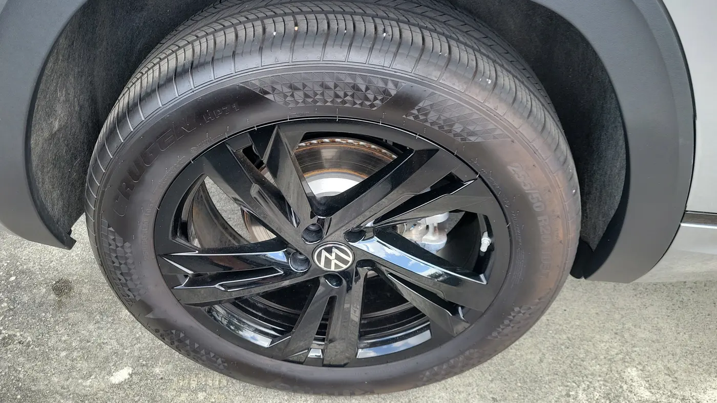 2026 Volkswagen Atlas Cross Sport SEL R-Line Black 4Motion