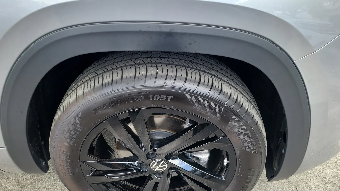 2026 Volkswagen Atlas Cross Sport SEL R-Line Black 4Motion