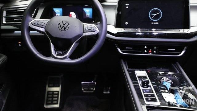 2026 Volkswagen Atlas Cross Sport SEL R-Line Black 4Motion