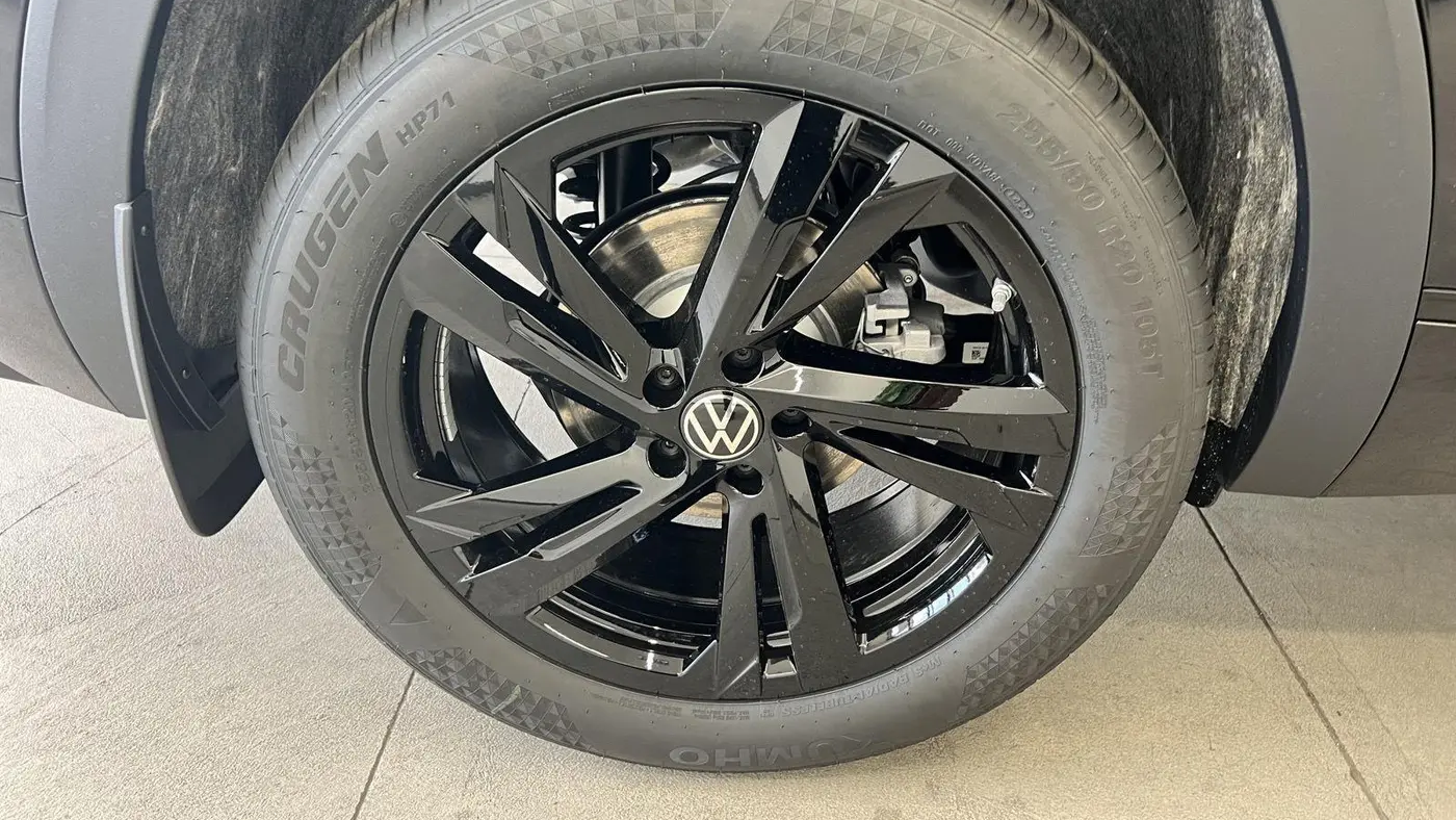 2026 Volkswagen Atlas Cross Sport SEL R-Line Black 4Motion