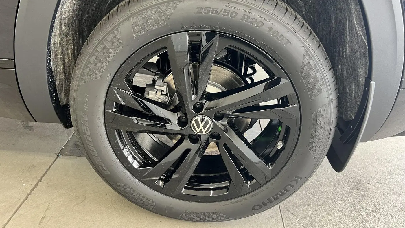 2026 Volkswagen Atlas Cross Sport SEL R-Line Black 4Motion