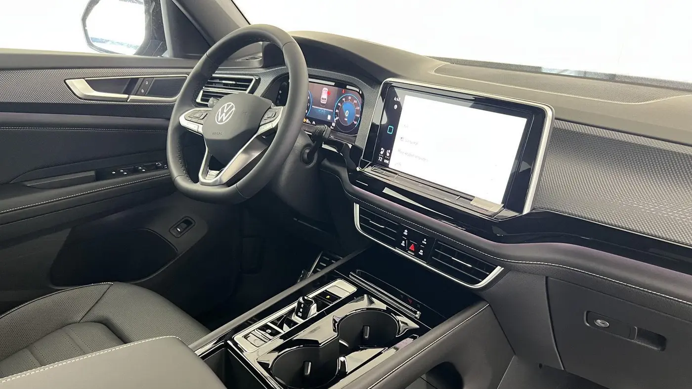 2026 Volkswagen Atlas Cross Sport SEL R-Line Black 4Motion