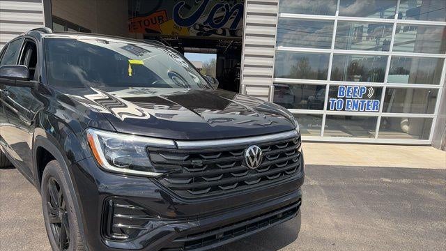 2025 Volkswagen Atlas Cross Sport SEL R-Line Black 4Motion