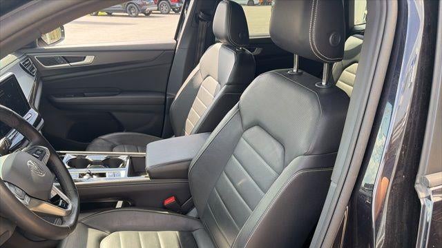2025 Volkswagen Atlas Cross Sport SEL R-Line Black 4Motion