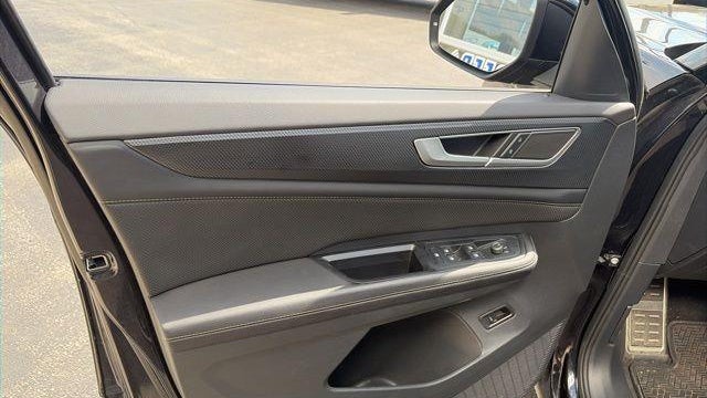 2025 Volkswagen Atlas Cross Sport SEL R-Line Black 4Motion