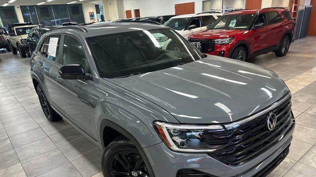 2025 Volkswagen Atlas Cross Sport SEL R-Line Black 4Motion