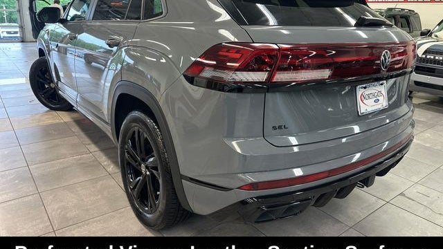 2025 Volkswagen Atlas Cross Sport SEL R-Line Black 4Motion