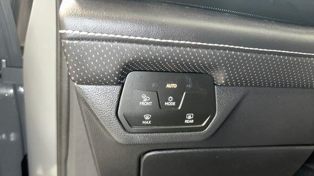 2025 Volkswagen Atlas Cross Sport SEL R-Line Black 4Motion