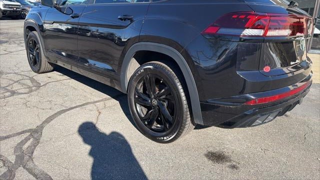 2025 Volkswagen Atlas Cross Sport SEL R-Line Black 4Motion