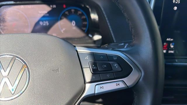 2025 Volkswagen Atlas Cross Sport SEL R-Line Black 4Motion
