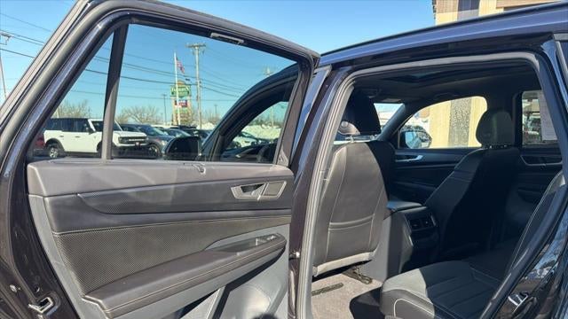 2025 Volkswagen Atlas Cross Sport SEL R-Line Black 4Motion