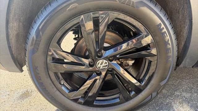2025 Volkswagen Atlas Cross Sport SEL R-Line Black 4Motion
