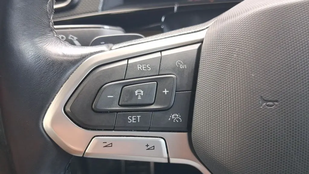 2024 Volkswagen Atlas Cross Sport SEL R-Line 4Motion