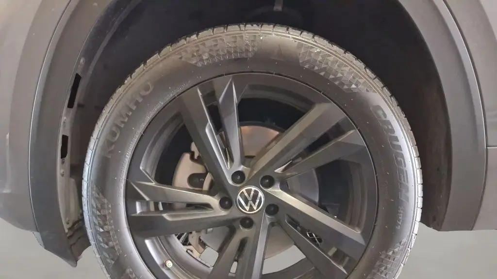 2024 Volkswagen Atlas Cross Sport SEL R-Line 4Motion