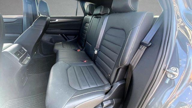 2025 Volkswagen Atlas Cross Sport SEL R-Line Black 4Motion