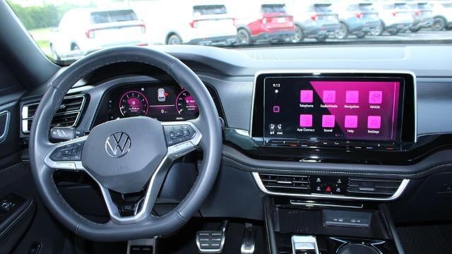 2025 Volkswagen Atlas Cross Sport SEL R-Line Black 4Motion