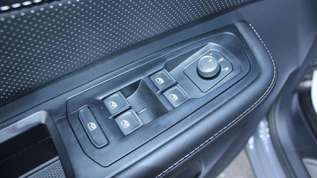 2025 Volkswagen Atlas Cross Sport SEL R-Line Black 4Motion