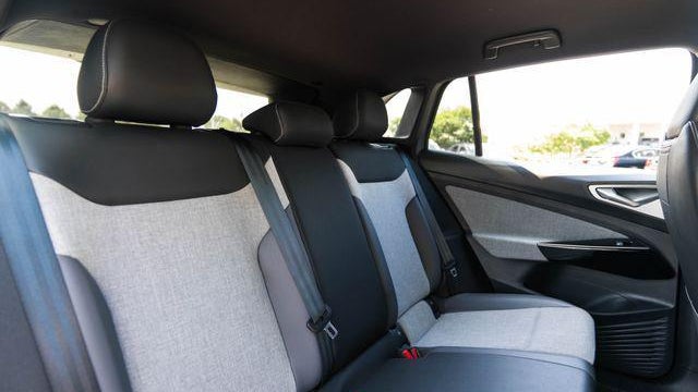 2024 Volkswagen ID 4  Standard