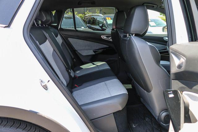 2023 Volkswagen Id.4 - $20,900