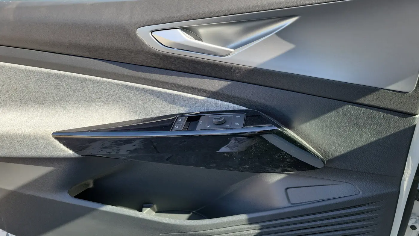 2023 Volkswagen ID 4  Pro