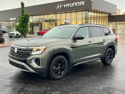 Photo of a 2024 Volkswagen Atlas AWD Peak Edition SE 4motion 4DR SUV W/Technology for sale