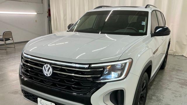 2024 Volkswagen Atlas Peak Edition SE 4Motion