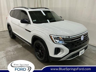 Photo of a 2024 Volkswagen Atlas AWD Peak Edition SE 4motion 4DR SUV W/Technology for sale