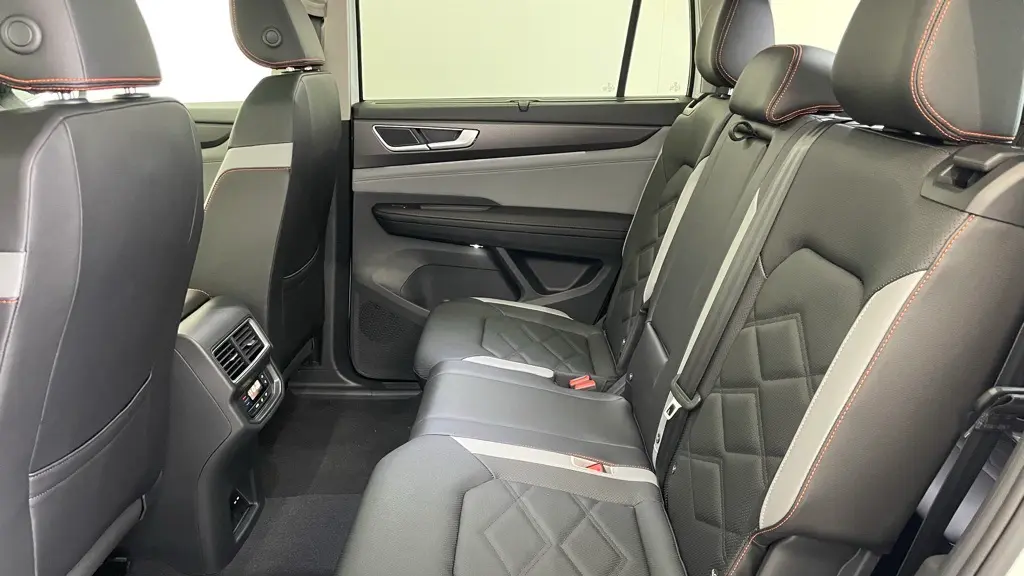 2025 Volkswagen Atlas Peak Edition 4Motion