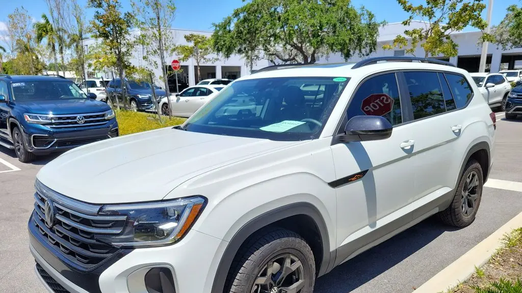 2024 Volkswagen Atlas Peak Edition SE 4Motion