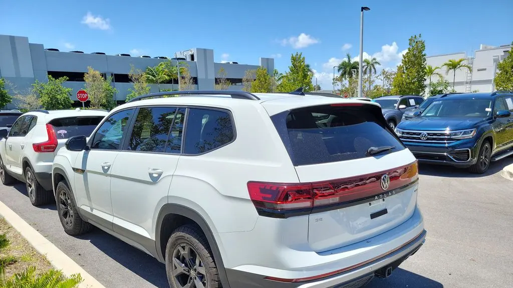 2024 Volkswagen Atlas Peak Edition SE 4Motion