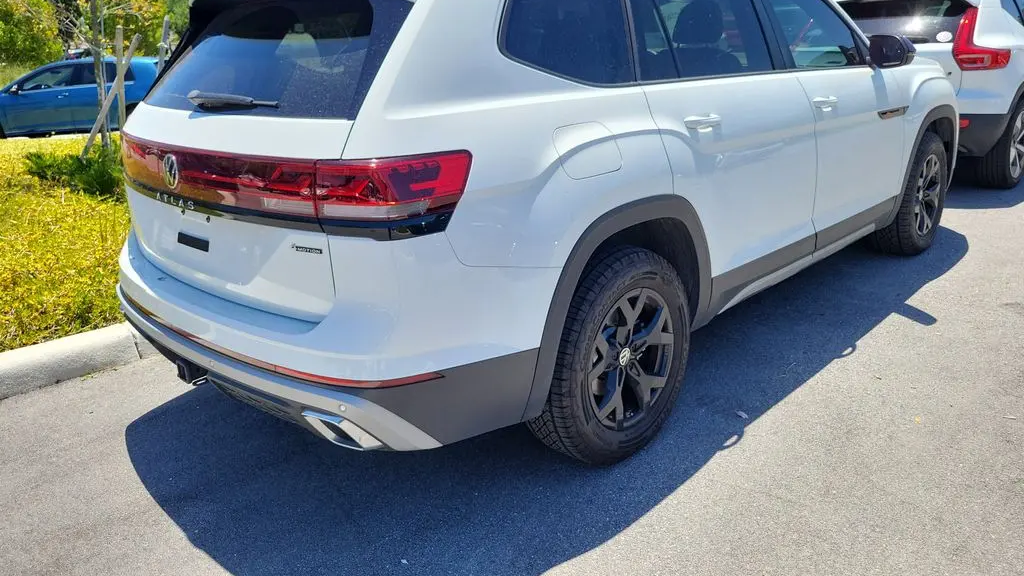 2024 Volkswagen Atlas Peak Edition SE 4Motion