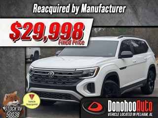 2024 Volkswagen Atlas with Pure White Exterior