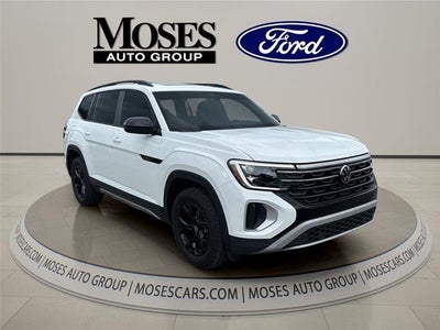 Photo of a 2024 Volkswagen Atlas AWD Peak Edition SE 4motion 4DR SUV W/Technology for sale