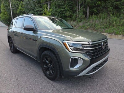 Photo of a 2024 Volkswagen Atlas AWD Peak Edition SE 4motion 4DR SUV W/Technology for sale