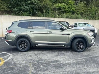 Photo of a 2024 Volkswagen Atlas AWD Peak Edition SE 4motion 4DR SUV W/Technology for sale