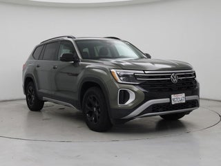 2024 Volkswagen Atlas with Avocado Green Pearl Exterior
