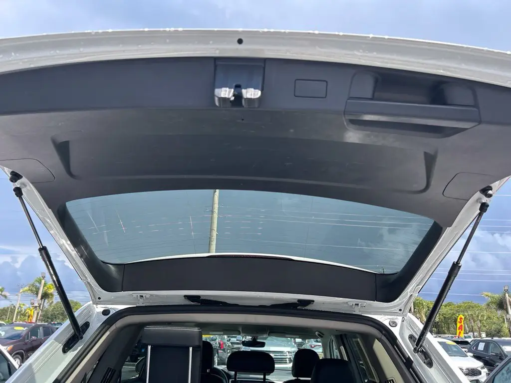 2023 Volkswagen Atlas - $18,997