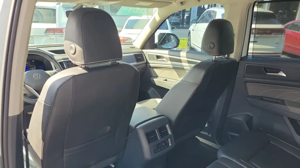 2023 Volkswagen Atlas SE