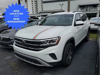 2023 Volkswagen Atlas with Pure White Exterior