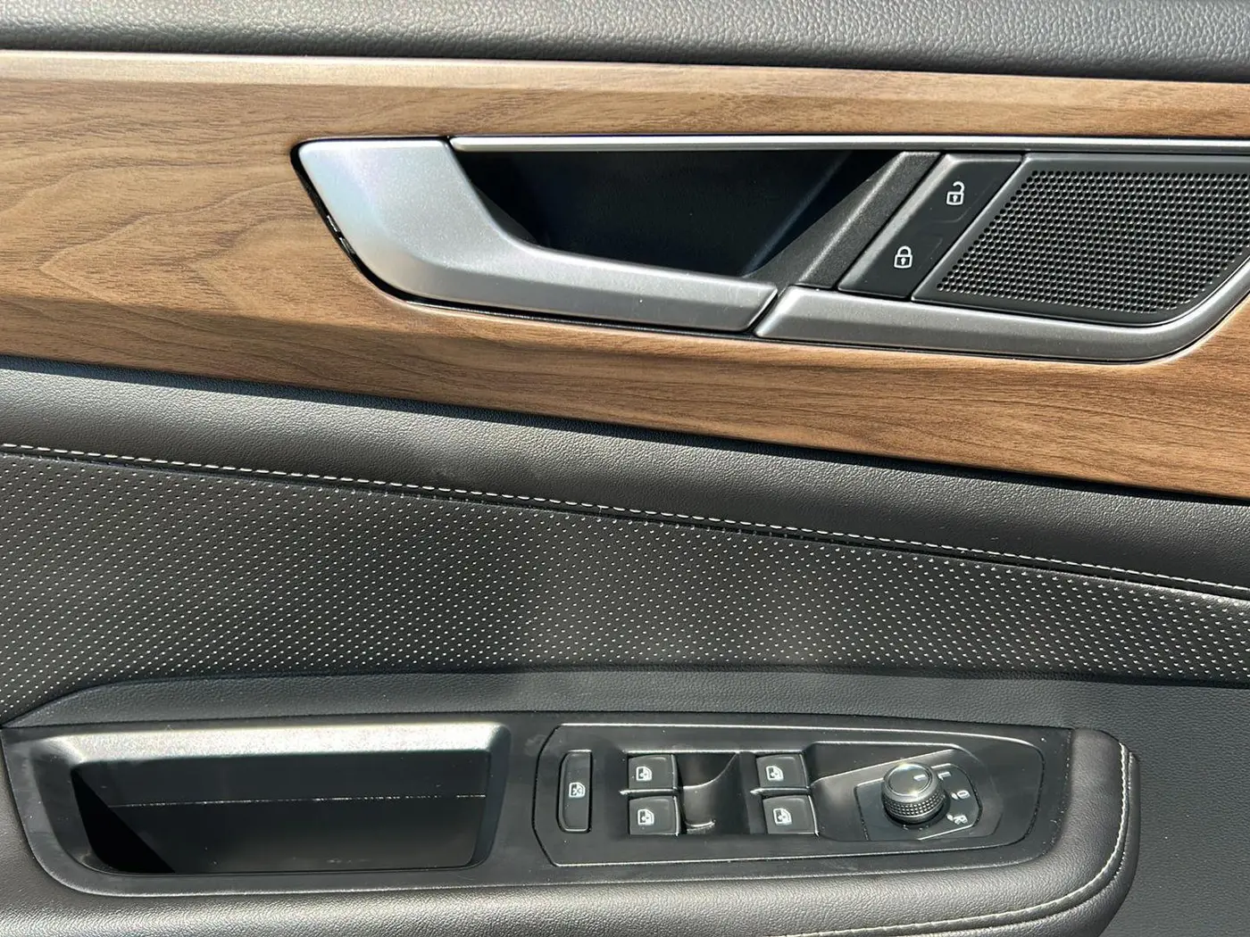 2025 Volkswagen Atlas - $28,900